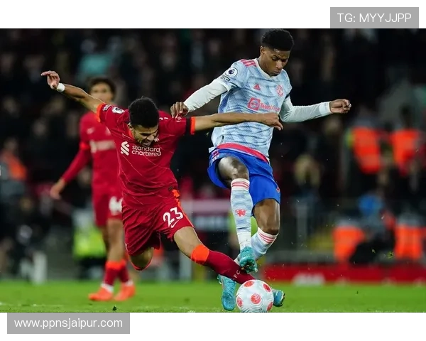 内维斯对阵利物浦高压逼抢下的出球能力解析