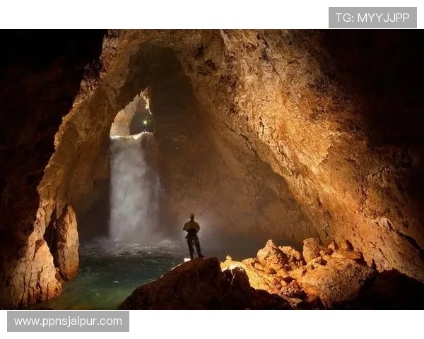 阿尔瓦雷斯无球跑动与空间利用解析 阿尔瓦雷斯无球跑动与空间利用解析