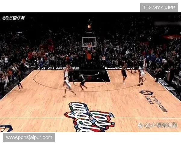 戴维斯挡拆拉开空间助力湖人关键时刻防守提升效率