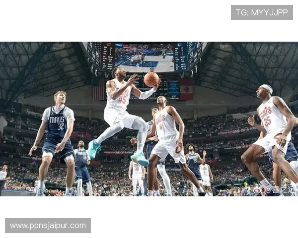 米切尔无球跑动效率提升，拉开骑士进攻空间